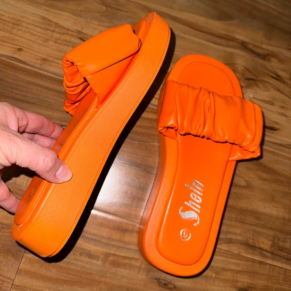 Platform slides - Picture 3 of 4